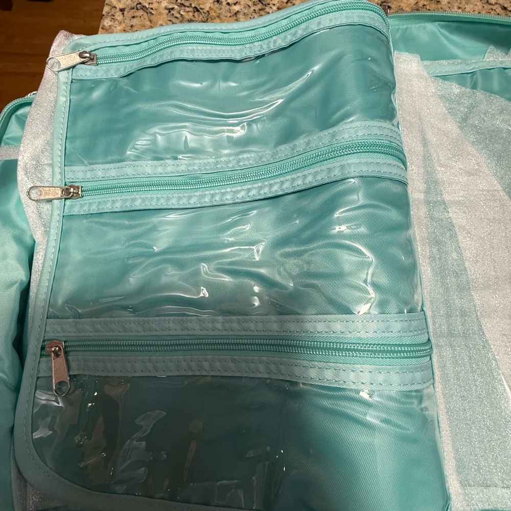 New travel bag with 22 different compartments - Picture 7 of 15